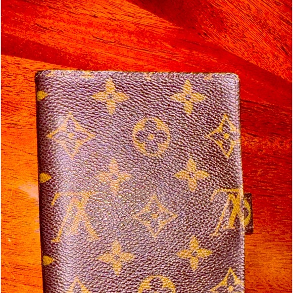 Like new Louis Vuitton bag and matching wallet - Picture 2 of 5